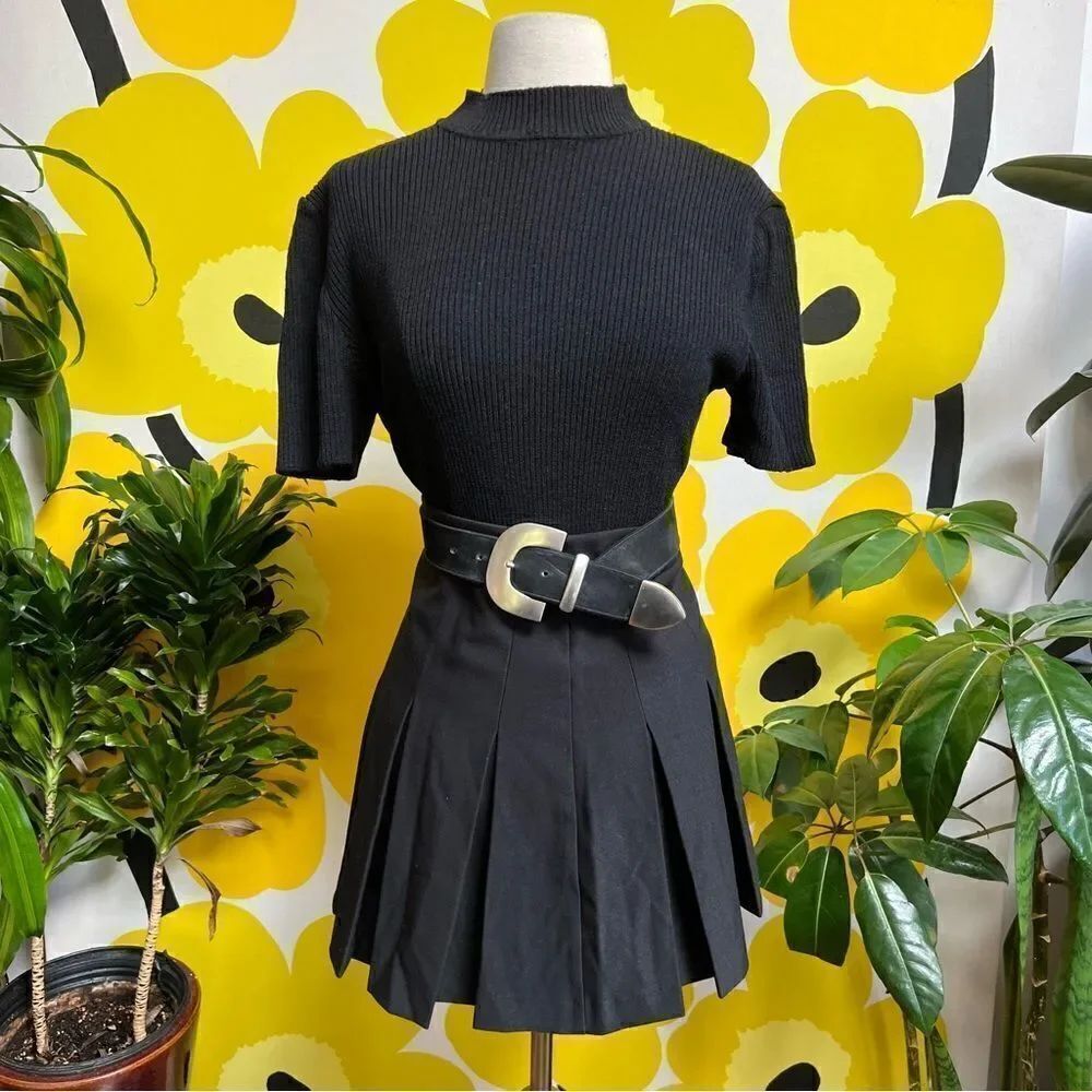 Vintage 1990s St. John Knit Black Ribbed Mock Neck Short Sleeve Back Zip Blouse